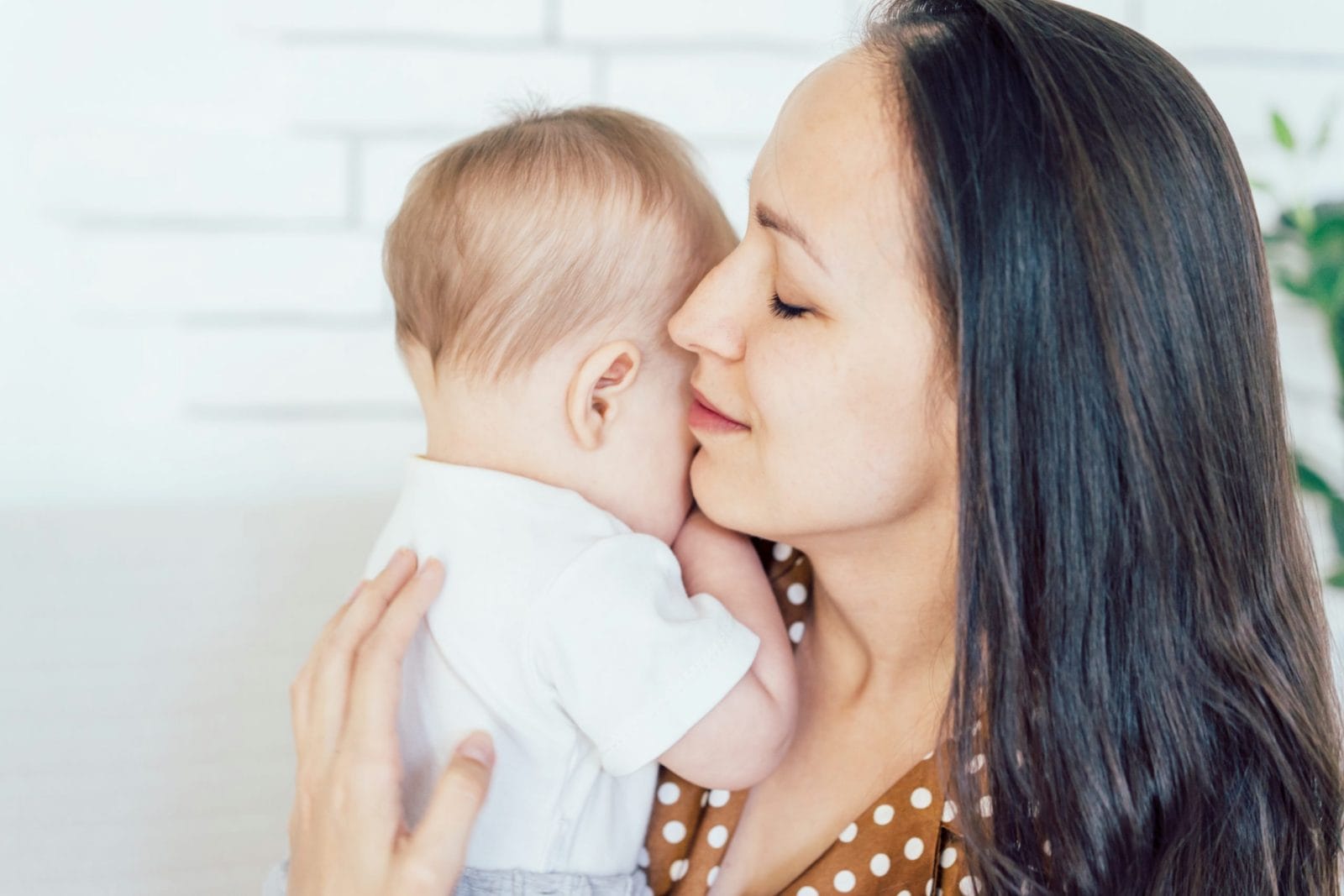 To the mom who feels invisible in motherhood, I see you woman and baby- invisible moms