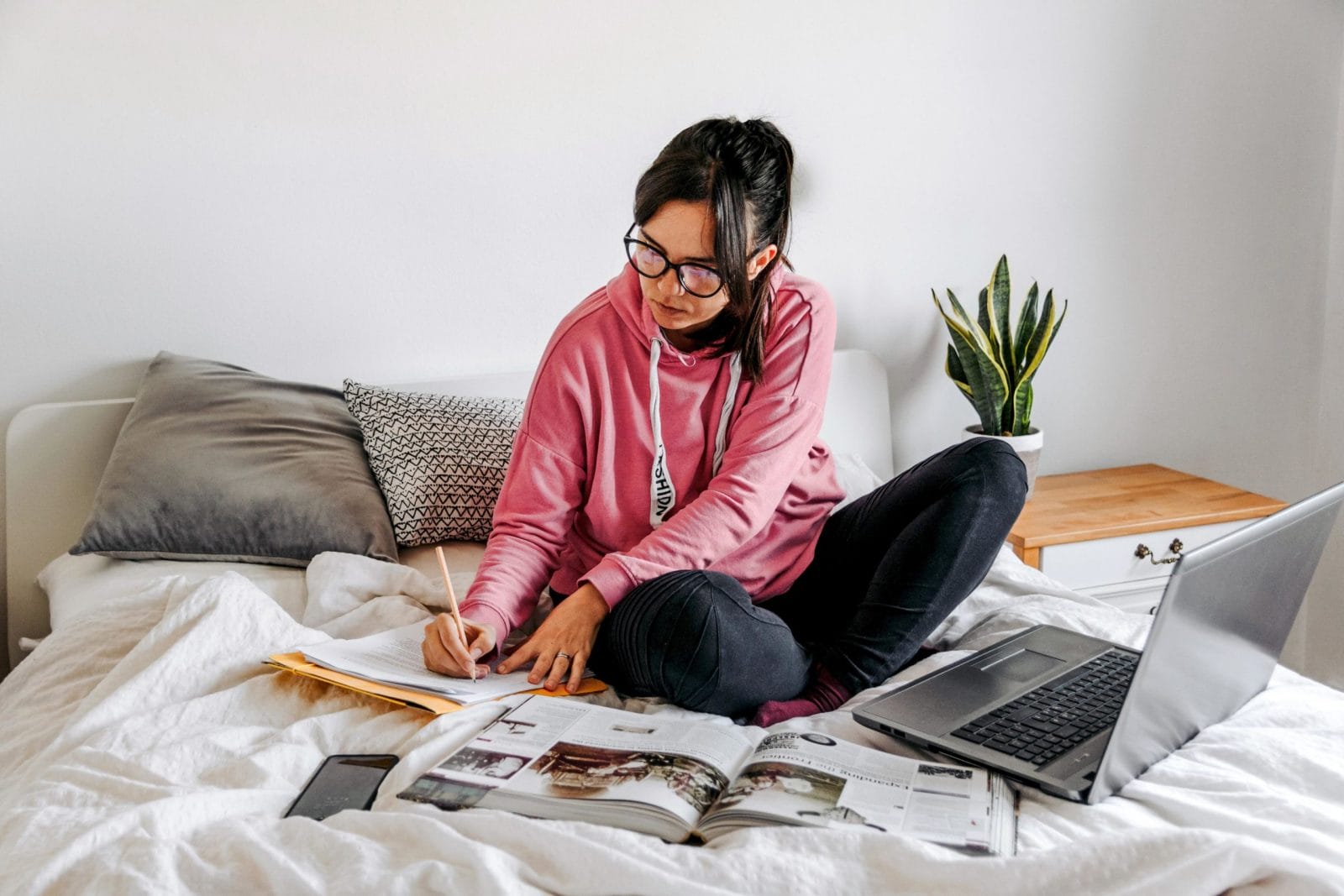 7 ways unemployed moms can get support—right now