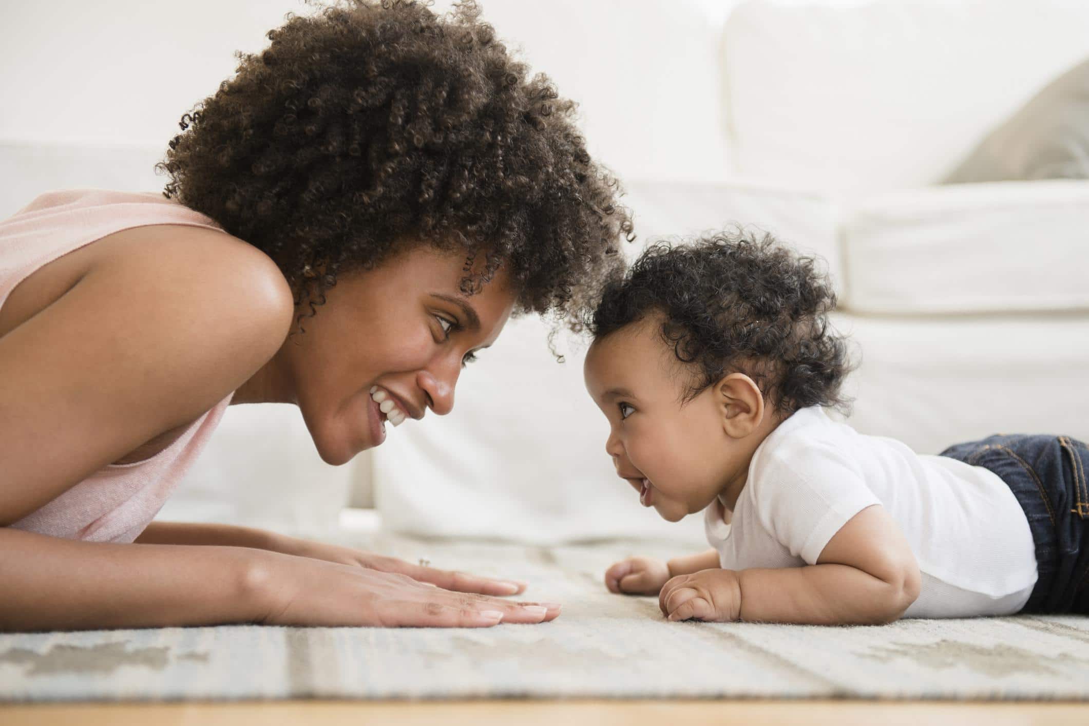 The play mat that actually looks good in your living room mom doing tummy time with baby on motherly's favorite living room play mat from the house of noa