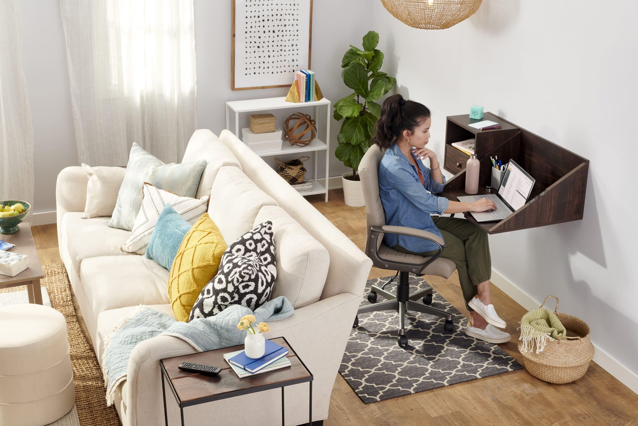 I’ve been working (and parenting) from home for years—here’s what I’ve learned mom working in a home office