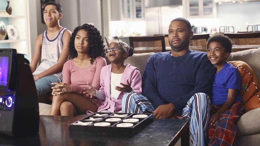 20 TV comedies the entire family can LOL at together screengrab from the TV show Black-ish