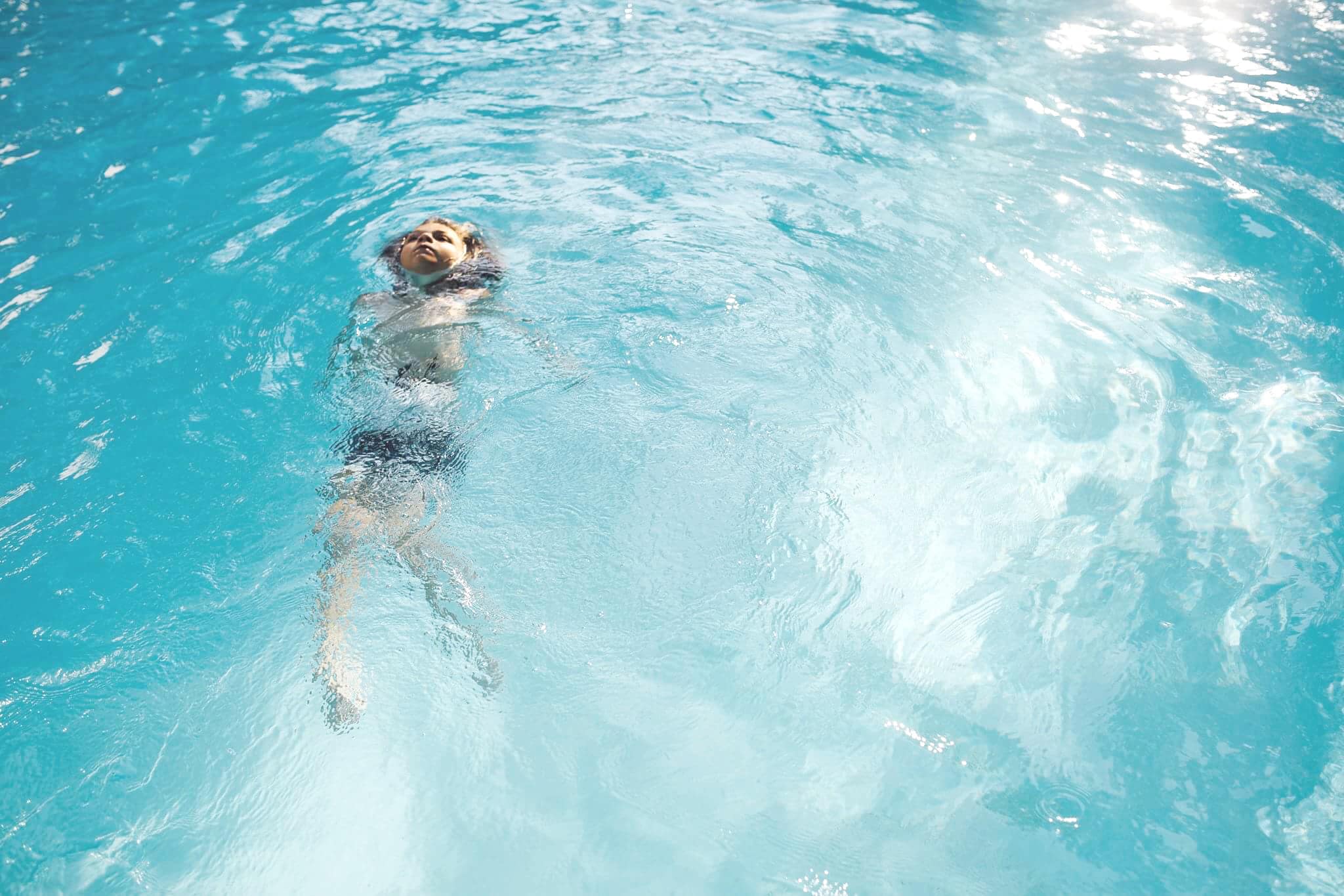 Drowning doesn’t look like drowning—here’s what parents need to look for child-swimming-in-a-pool