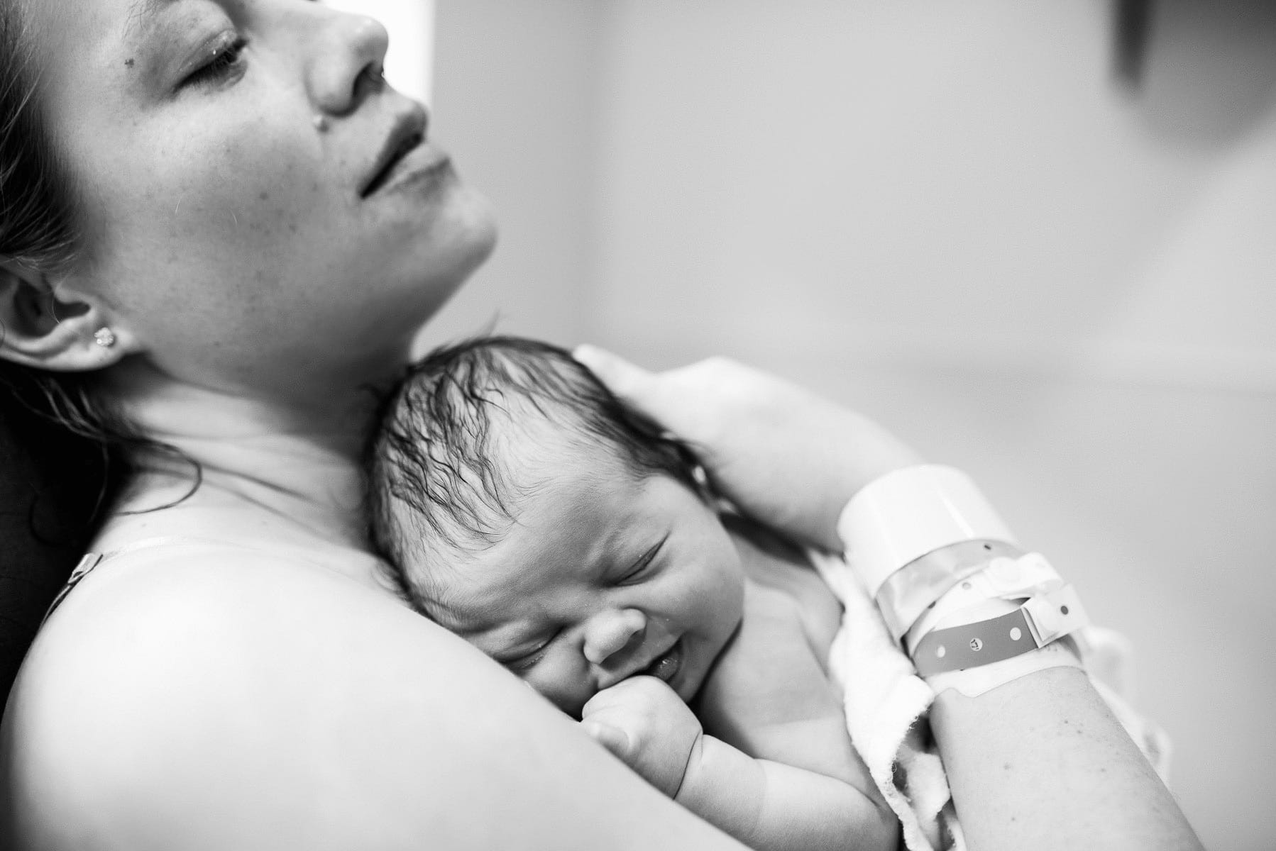 Planning an epidural? Here are 4 ways to have the best experience possible mom doing skin to skin after giving birth