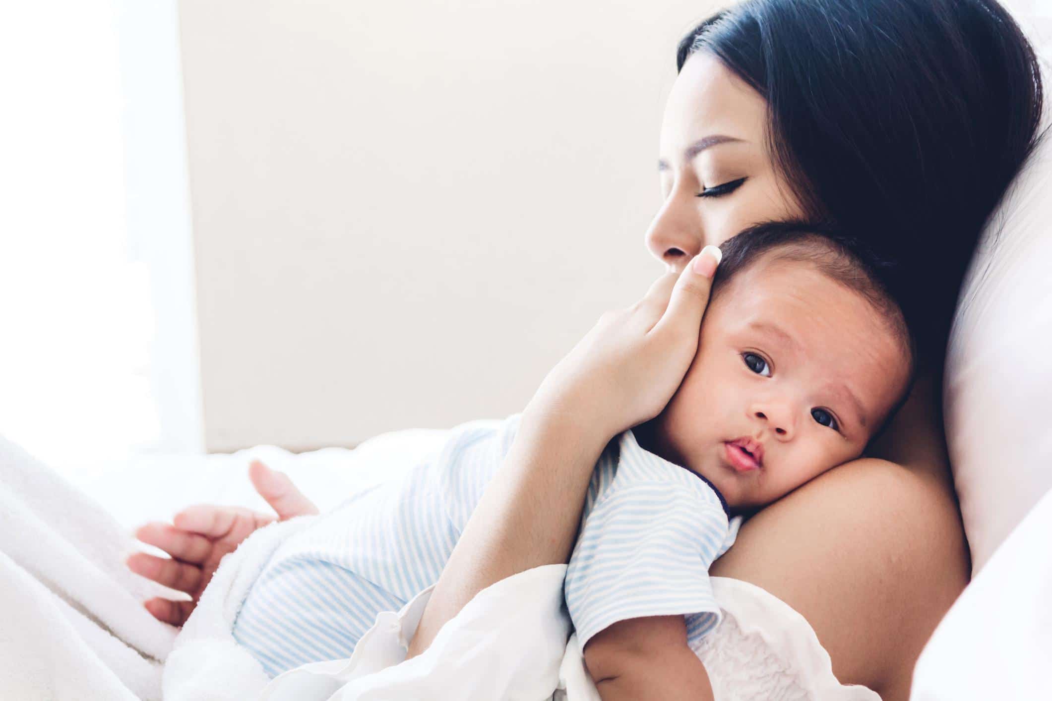 It’s Science: Babies know exactly what hugs from mama mean mom holding baby against her shoulder