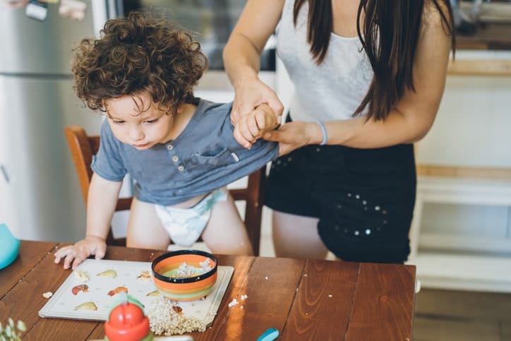How to get your child to listen the *first* time you say something, mama mom handling a child at the table