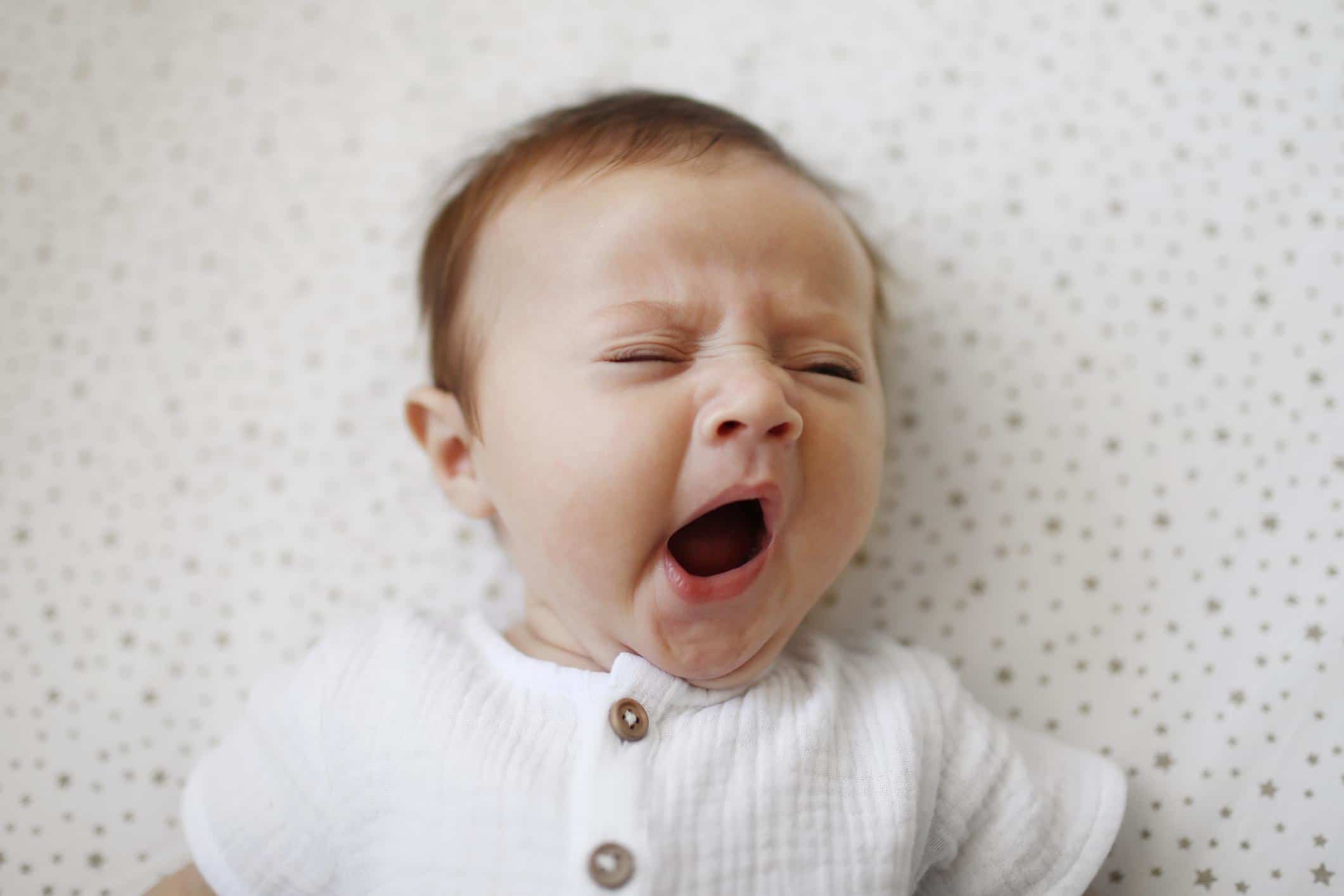 How much sleep does a three-week-old baby need? three-week-old baby yawning