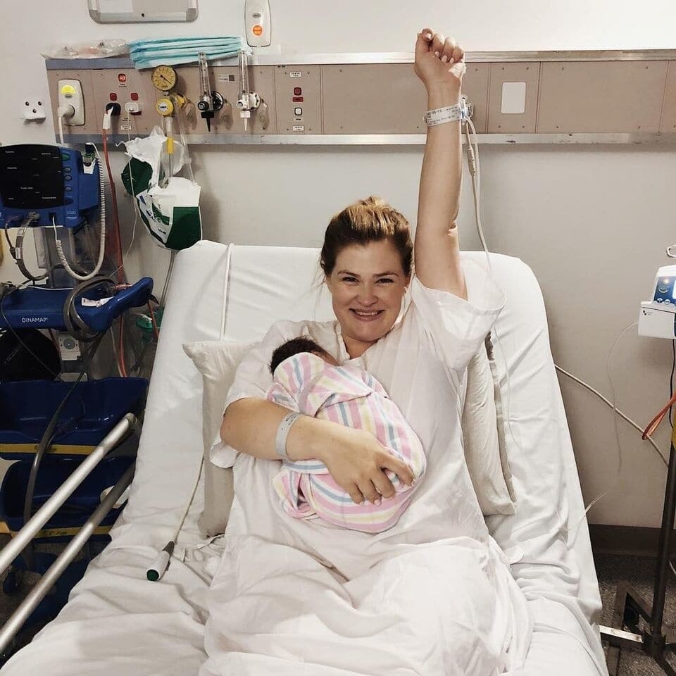 Why waiting to find out your baby’s sex can be (surprise!) awesome mom celebrating after having a baby
