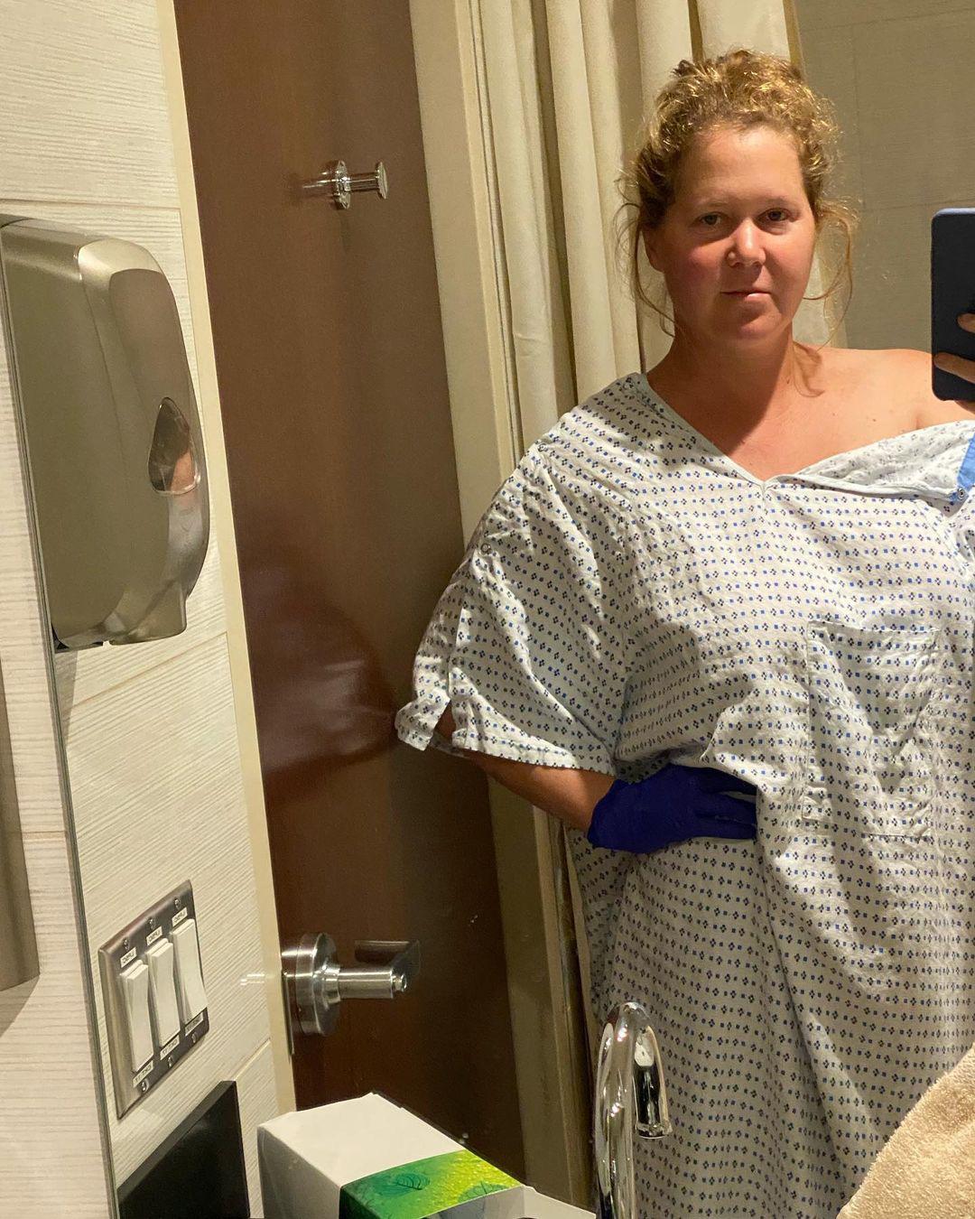 Amy Schumer has uterus and appendix removed due to severe endometriosis Amy Schumer selfie in a hospital gown