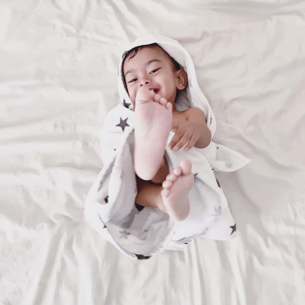 25 space-inspired baby names for your shining star baby playing with a toy in a crib