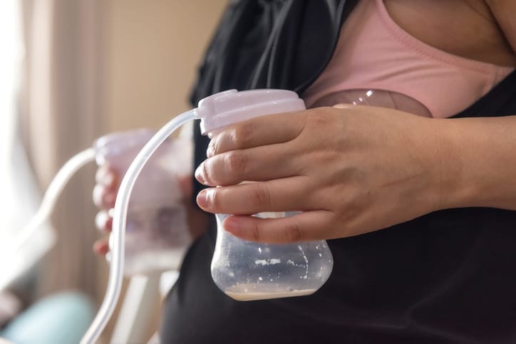 Pumping at work: What you need to know and how to prepare mom pumping at work