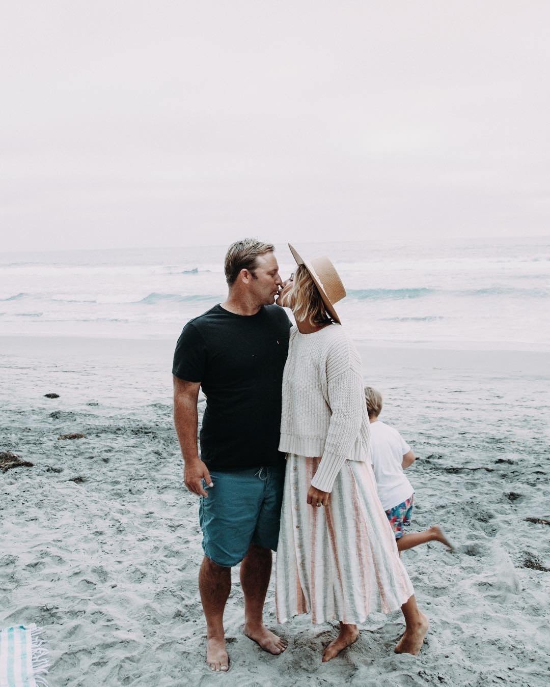 10 tips to stay madly in love with your spouse husband and wife kissing on the beach - how to stay in love with your spouse