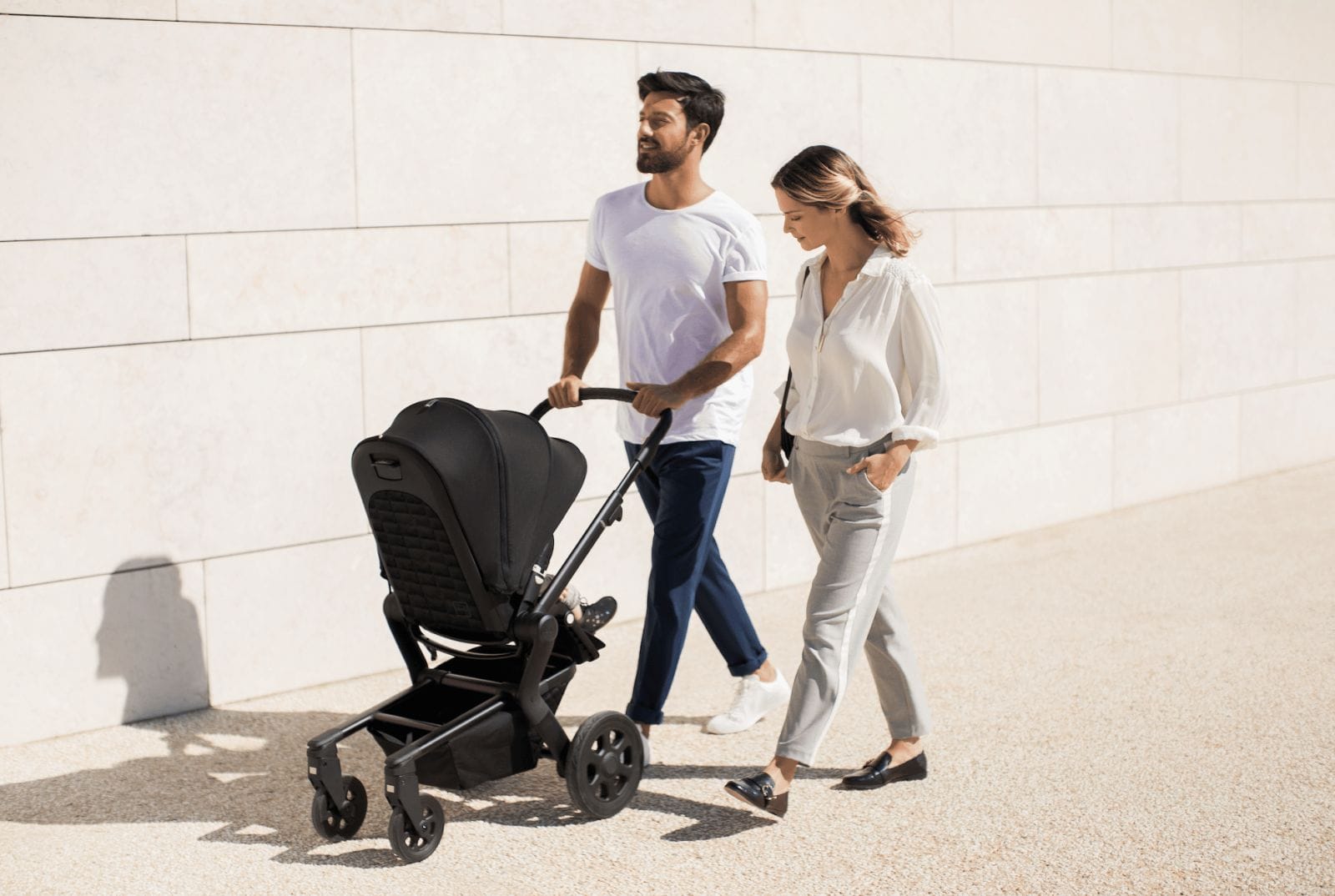 This new compact stroller from Joolz is a sublime mix of beauty + function