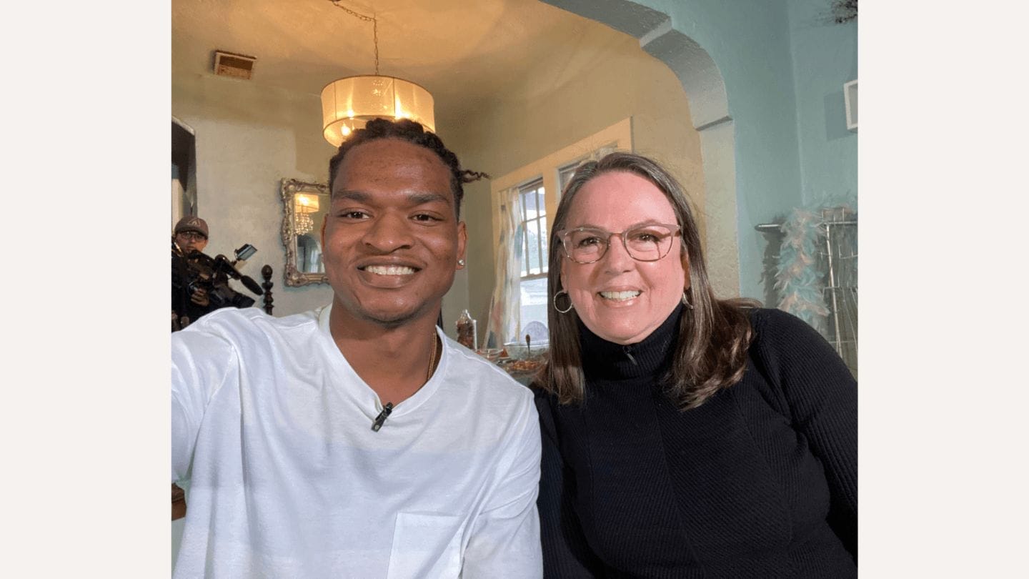 The internet’s favorite ‘strangers’ reunite for 6th Thanksgiving after accidental text in 2016