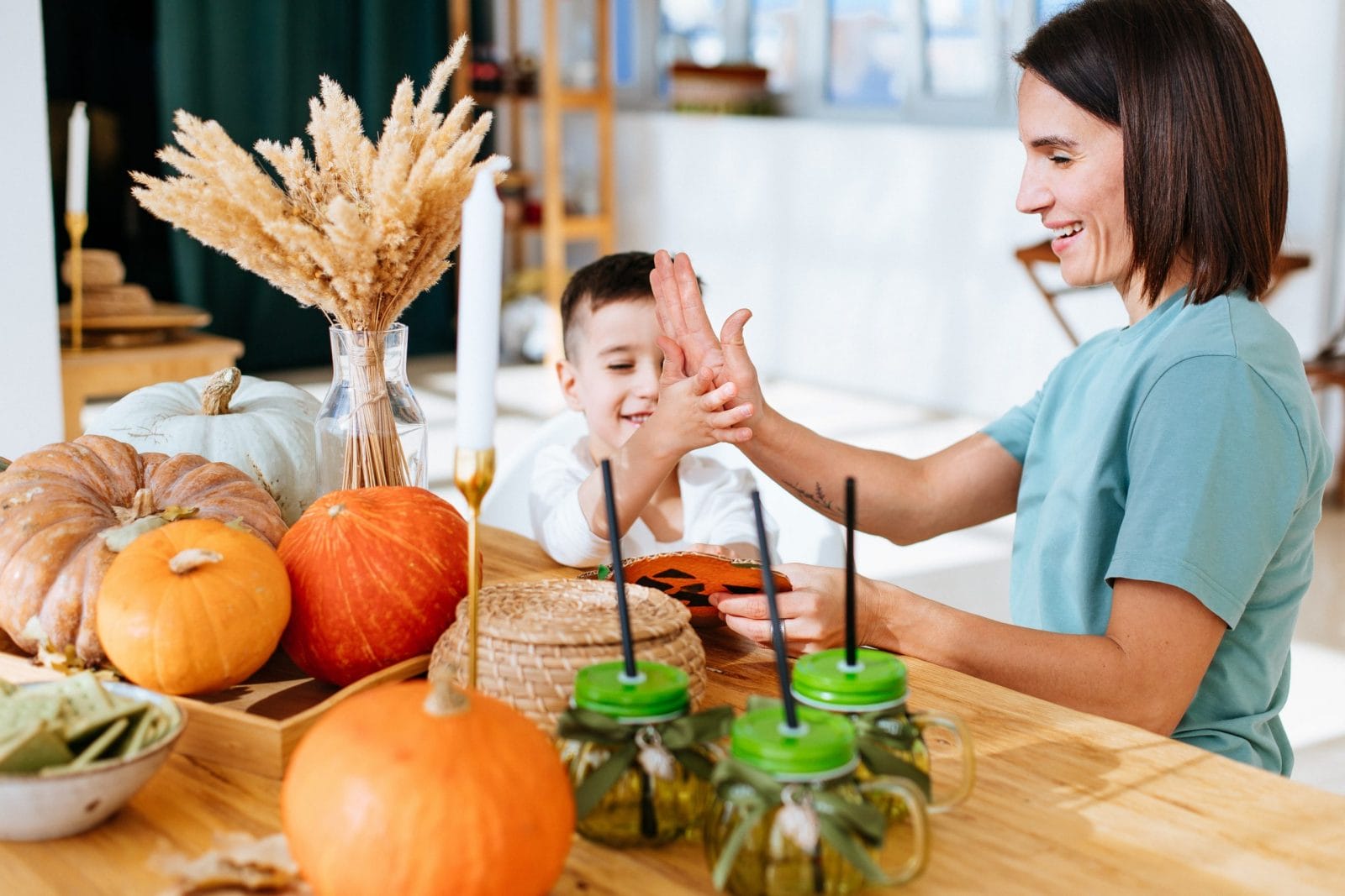 12 Thanksgiving Day activities that are great for kids mom and child doing thanksgiving activities