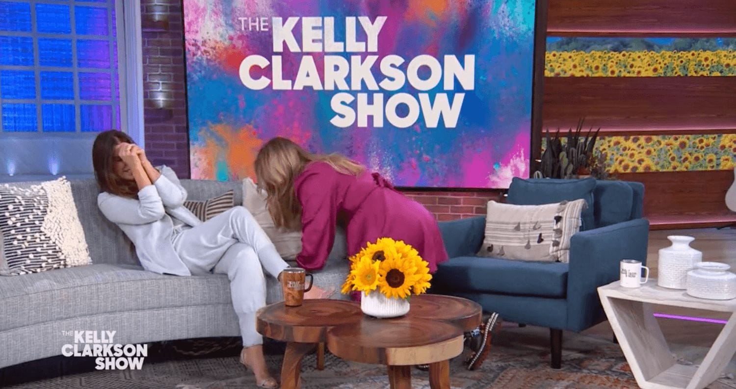 Sandra Bullock and Kelly Clarkson can’t keep it together in hilarious viral clip Sandra Bullock and Kelly Clarkson laughing on the set of Kelly's talk show