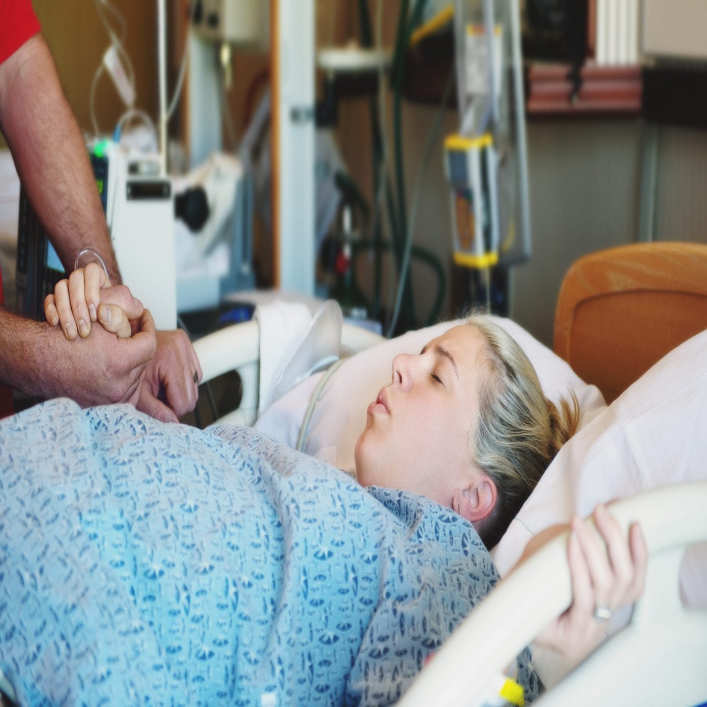 5 evidence-backed ways to prevent perineal tears during birth Woman in labor at hospital evidence-backed ways to prevent perineal tears during birth