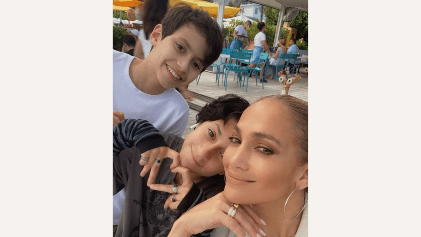 What Jennifer Lopez Teaches Her Kids About Love Motherly(01)
