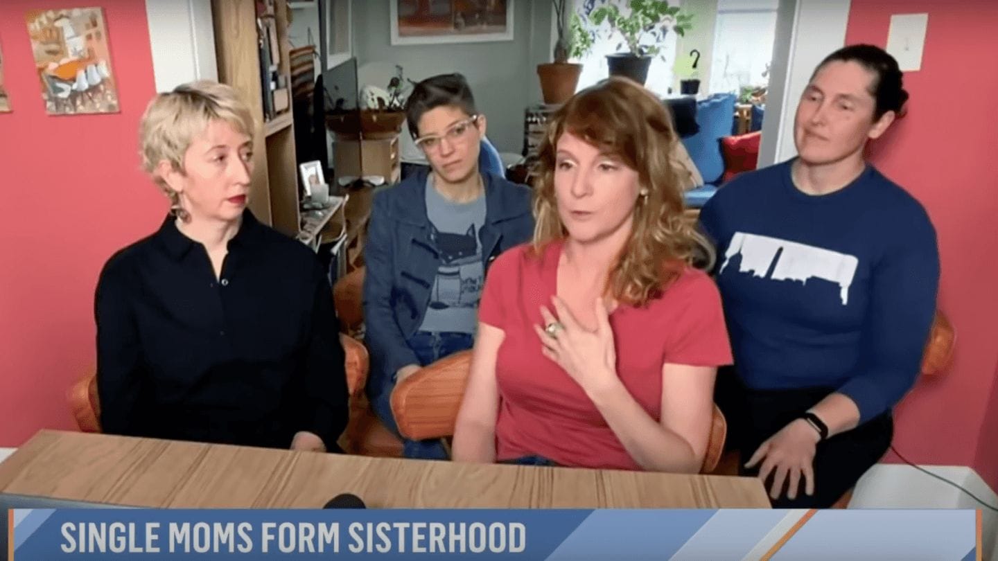 These 4 single moms are raising their kids together in 1 house—and it sounds like a dream Single moms buy house together