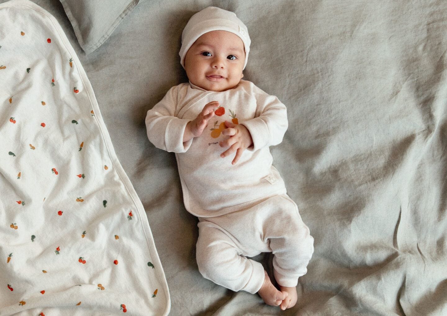 10 baby clothes sets for cute & coordinated looks baby wearing H&M smiling at the camera