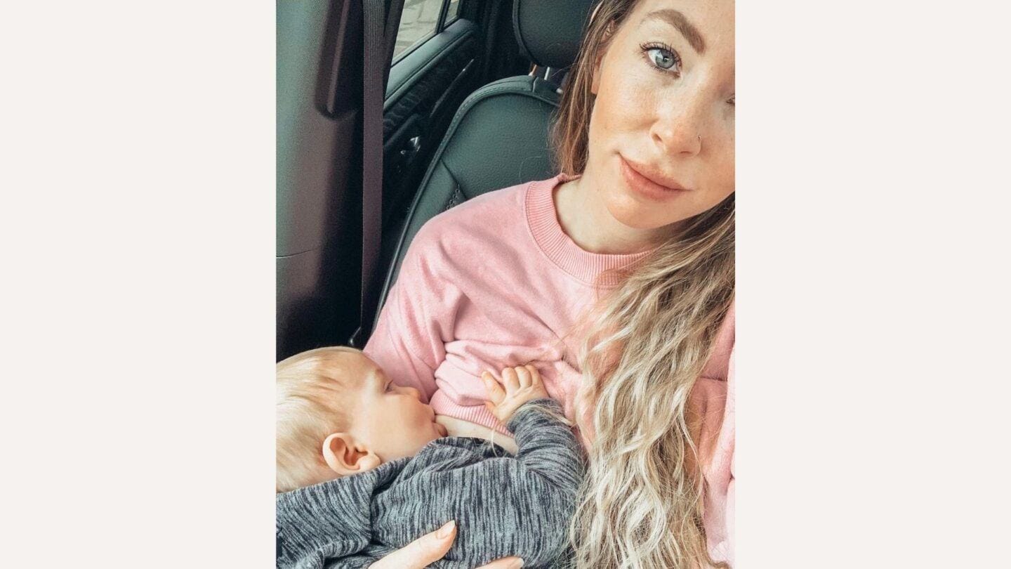 One mama’s honest post about breastfeeding: “It sure didn’t feel worth it to me” breastfeeding is not easy: mom breastfeeding child