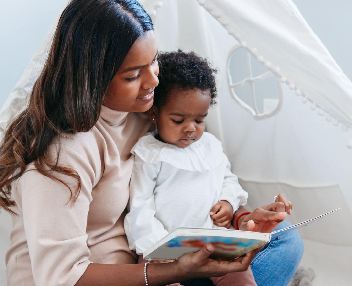 These 13 books will make your two-year-old squeal with joy mom reading to baby - best books for 2 year olds