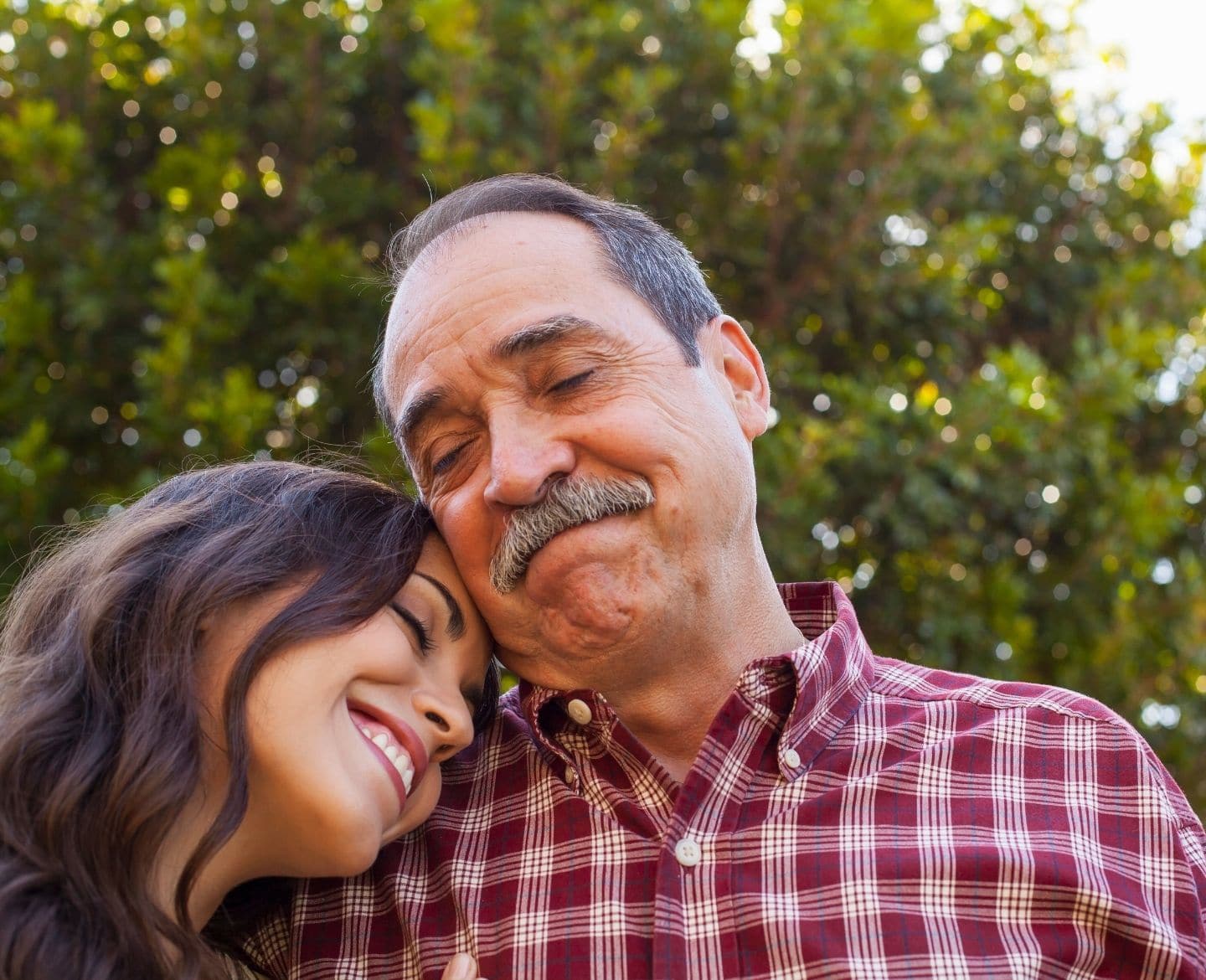 To my father: Thank you for showing me what to look for in a man smiling daughter laying her head on father's shoulder- letter to my dad