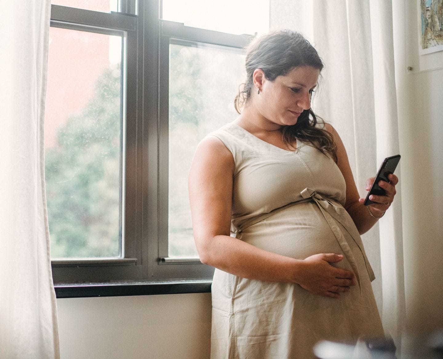 This is not a drill: You’ll soon be able to mark texts as unread Pregnant woman texting on phone