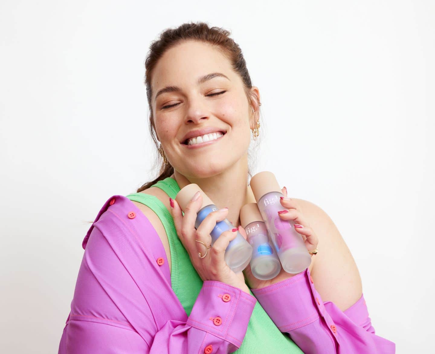 Ashley Graham (and Fig.1!) gave me the skin care routine I’ve been seeking Ashley Graham holding Fig. 1 skincare