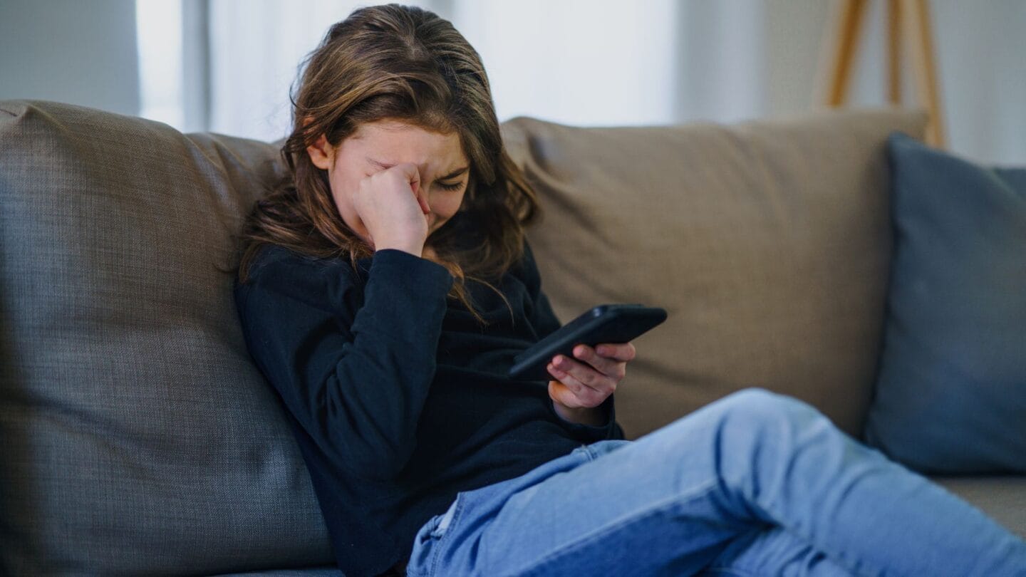 Study shows a whopping 91% of children are unable to call 911 young girl holding phone and crying — calling 911