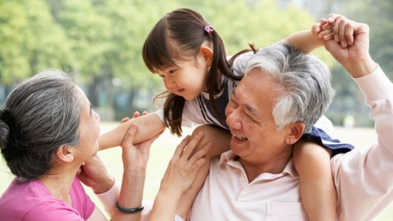 My strict parents became indulgent grandparents who spoil my kids rotten—and it’s great best grandparents ever giving granddaughter ride on shoulders