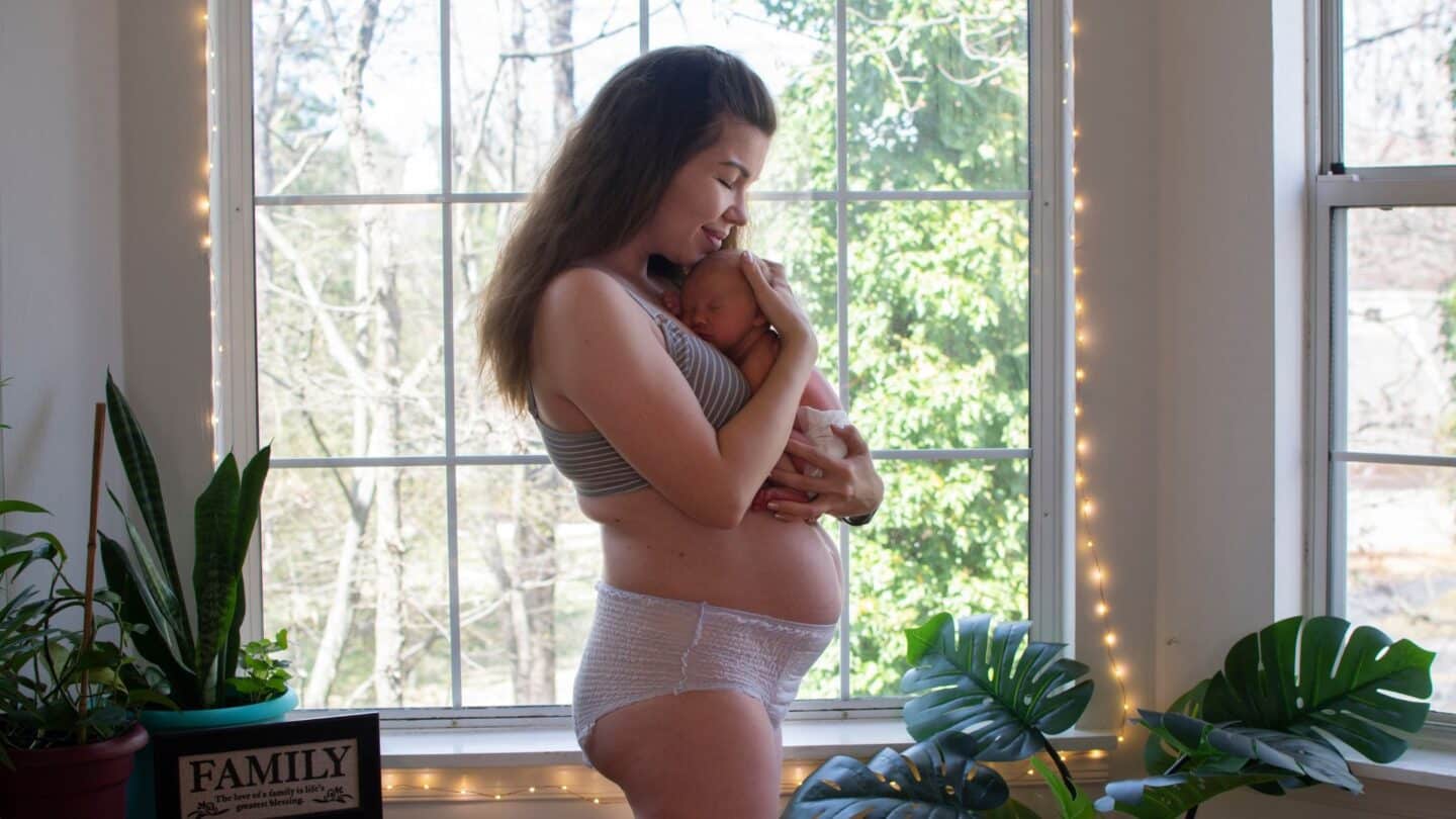 3 tips on childbirth recovery from a postpartum doula mom and baby during postpartum recovery