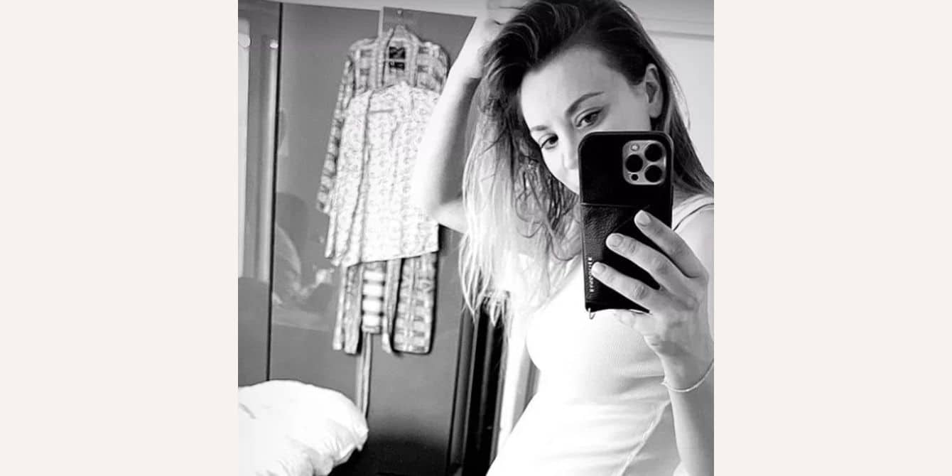 Kaley Cuoco shows off adorable baby bump 1 day after announcing her first pregnancy Kaley Cuoco baby bump
