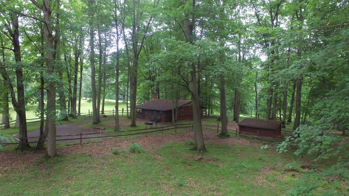 Caroma Lake Cabin, farm stays in Ohio