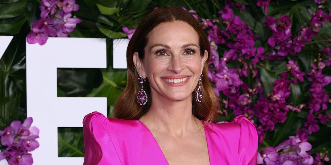 The internet is going WILD over this fun fact about Julia Roberts’ birth Julia Roberts walking the red carpet in 2022