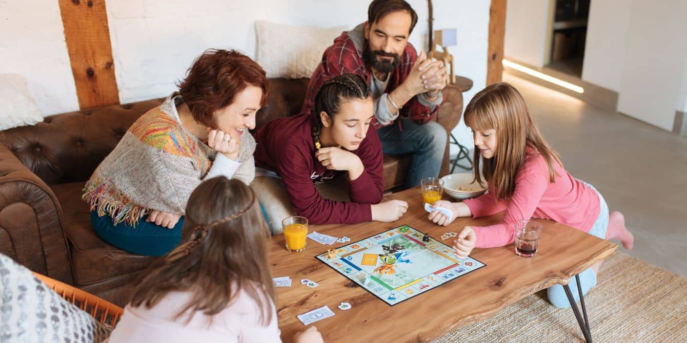 10 Minute to Win It games for kids for an awesome family fun night family playing board games- minute to win it games