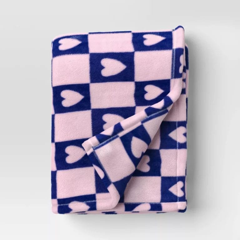 Room Essentials Heart Check Plush Throw