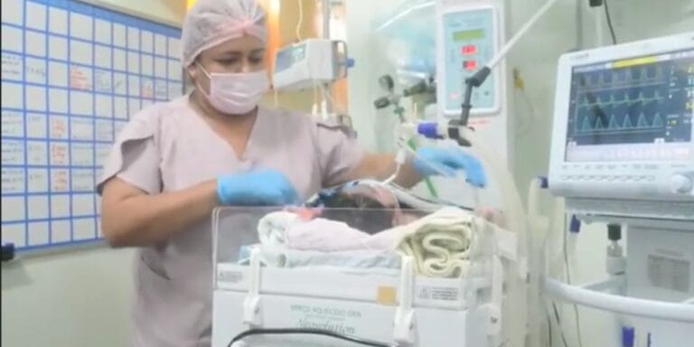 Brazilian mom gives birth to 16 lb baby—’didn’t expect this surprise’ Brazilian nurse and baby- woman gives birth to 16 lb baby