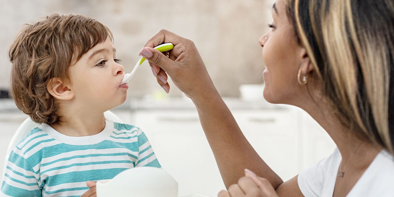 5 tips to making safe, brain-boosting baby food at home mom feeding toddler - how to make babyfood