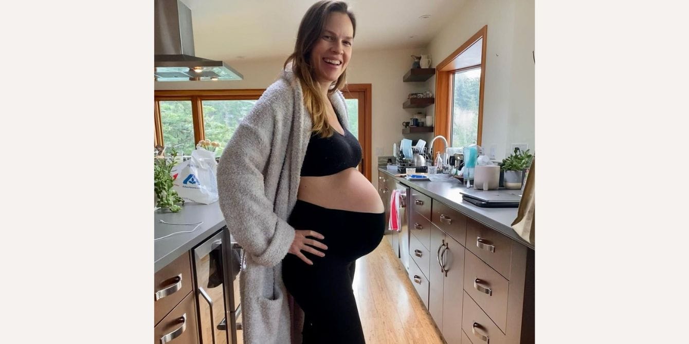 Hilary Swank reveals she gave birth to twins in adorable Easter photo Hilary Swank shows off twin baby bump