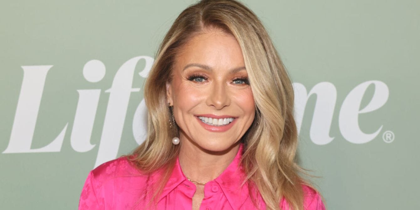 Kelly Ripa was body-shamed when she returned to work 2 weeks after giving birth Kelly Ripa red carpet 2023