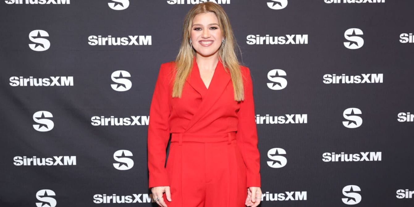 Kelly Clarkson is living her best life as a single mom, thank you very much Kelly Clarkson on red carpet 2023