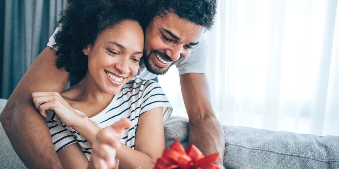 New mom looks up her Gucci purse ‘push present’ and discovers…it’s fake Husband surprises wife with present