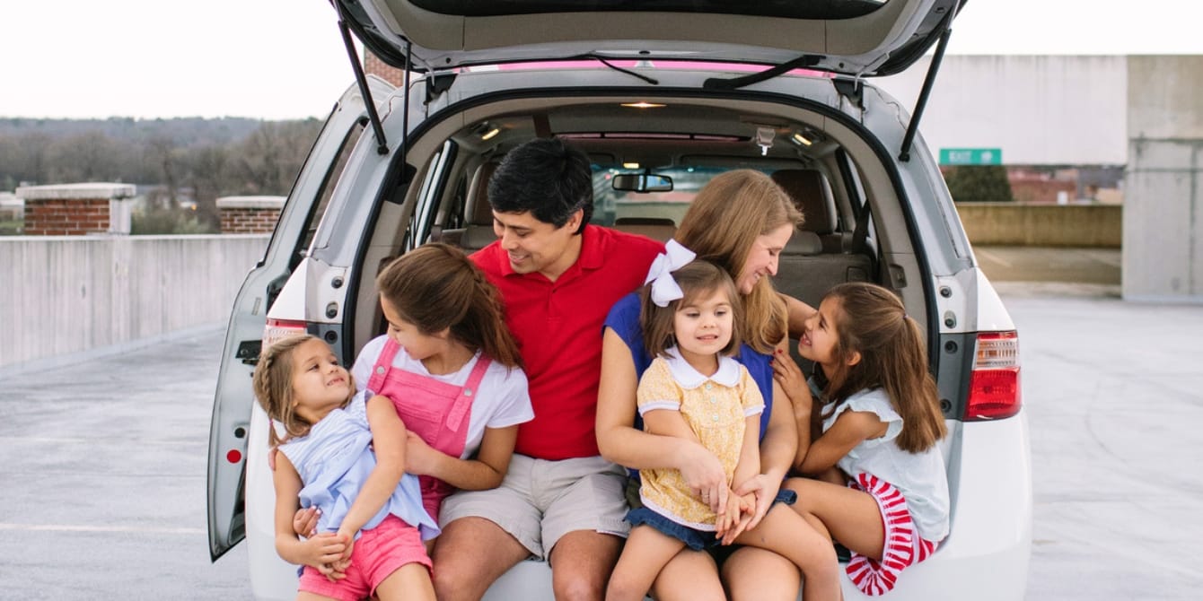 Mom of four shares genius road trip tips for all your summer plans Family Of 6 Getting Ready For A Trip