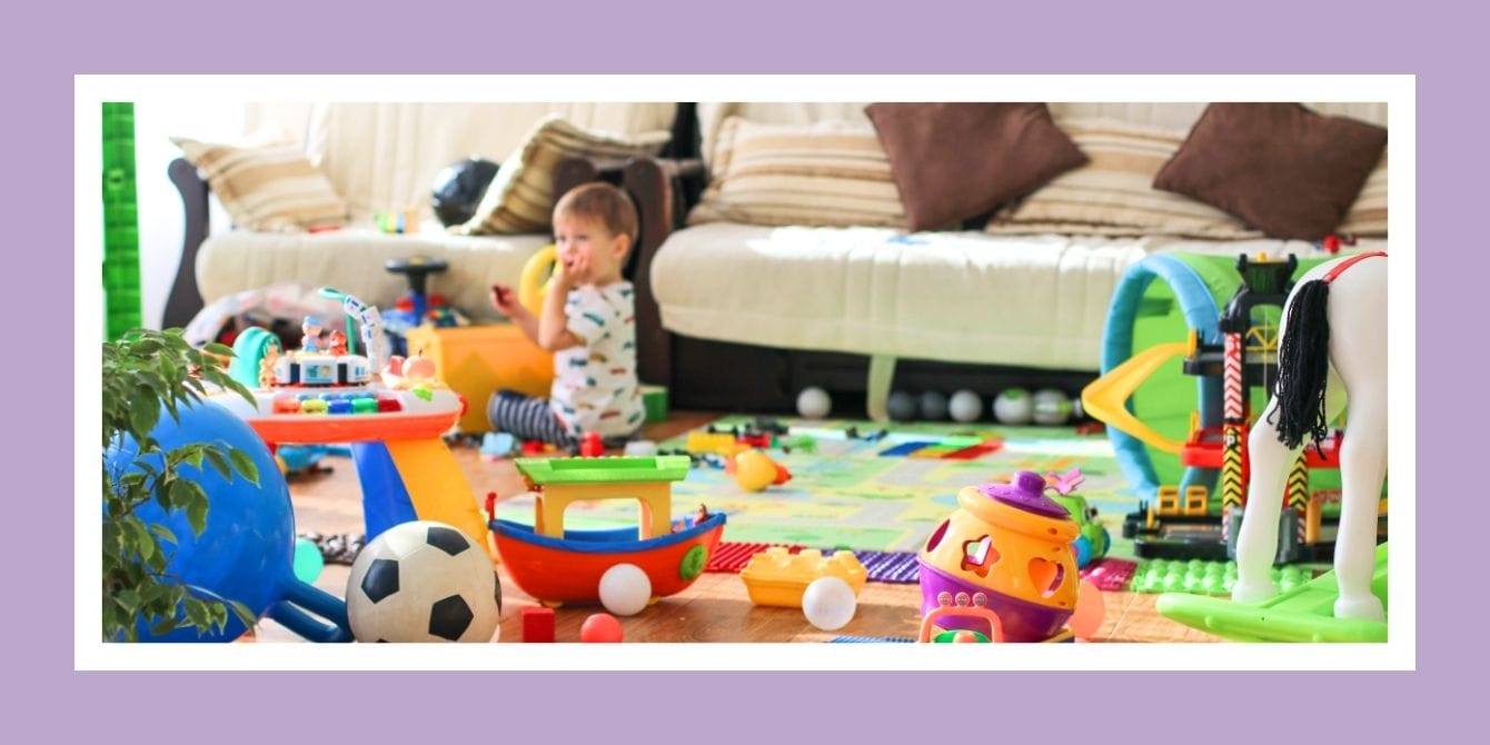 Reddit thread about parents who ‘always have a clean house’ is what we all need to read today toddler in the middle of a messy living room
