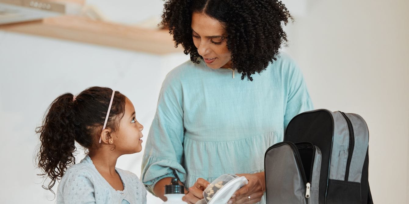 Is your kid not eating the lunches you pack? Try these tips mom packing kid's lunch - packed lunches
