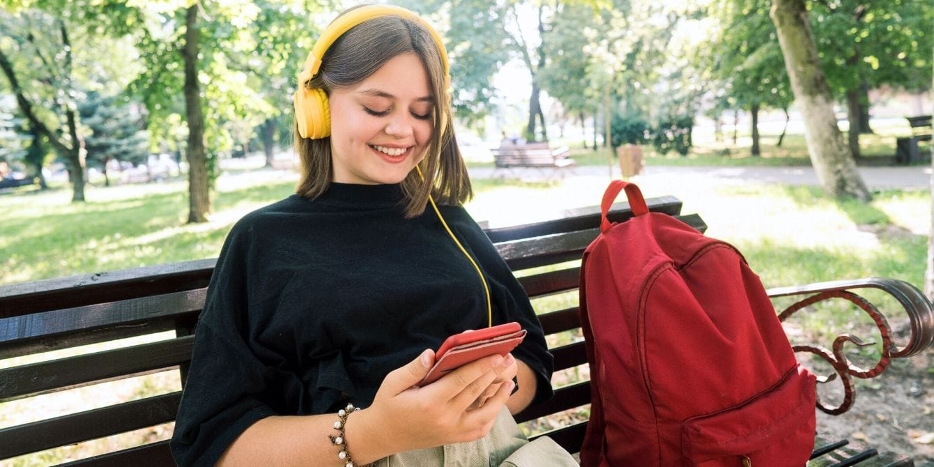Texas school bans all-black outfits for students, citing ‘mental health’ concerns Teen girl wearing black
