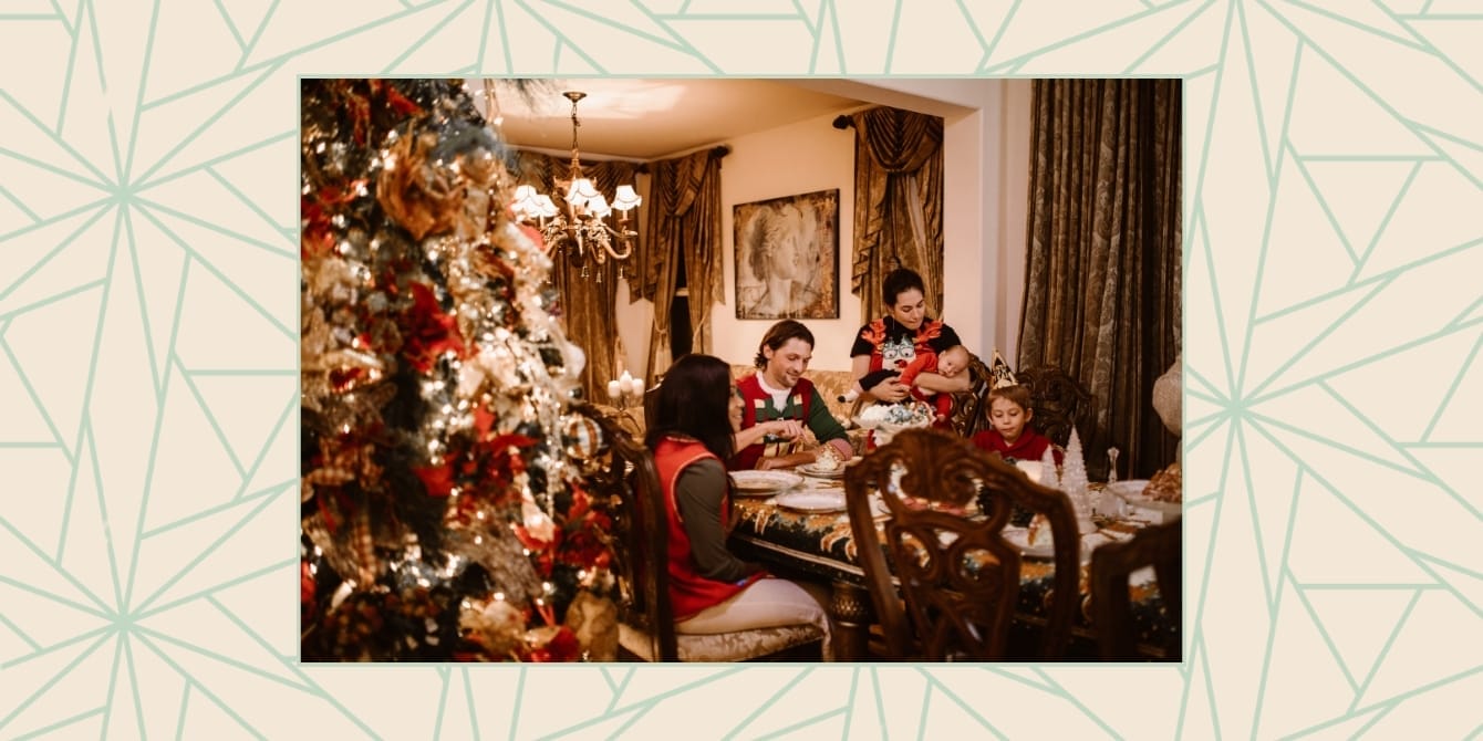 Uncle declines to accept invitation to be ‘godfather’ Reddit AITA: A family sitting down to enjoy Christmas dinner