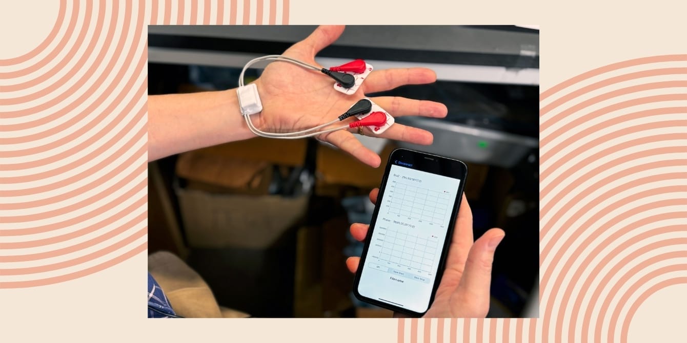 Breastfeeding just got less stressful: This new device shows how much milk your baby is drinking in real time Breastfeeding sensor