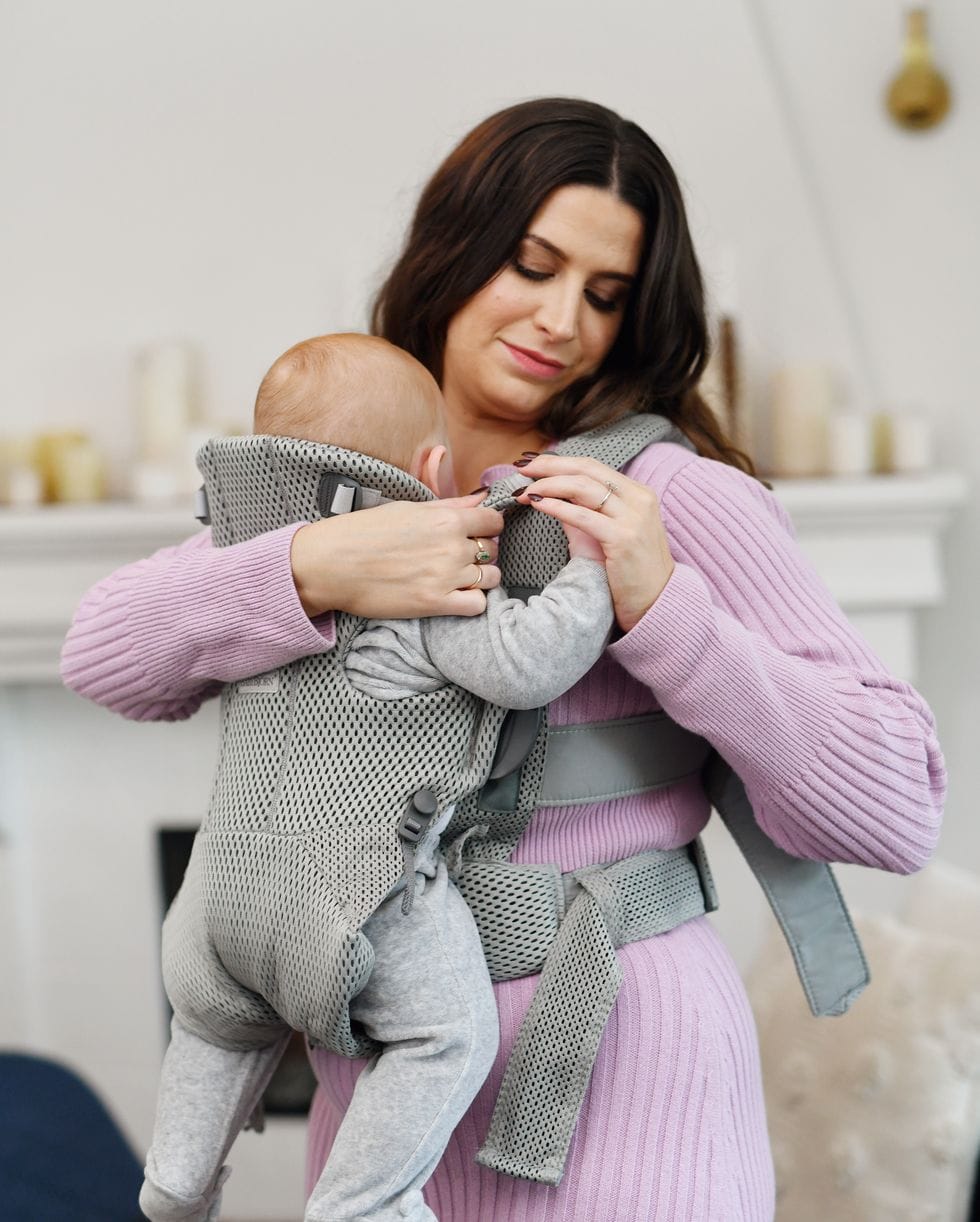 Rachel Zeilic wearing BABYBJu00d6RN Baby Carrier Free
