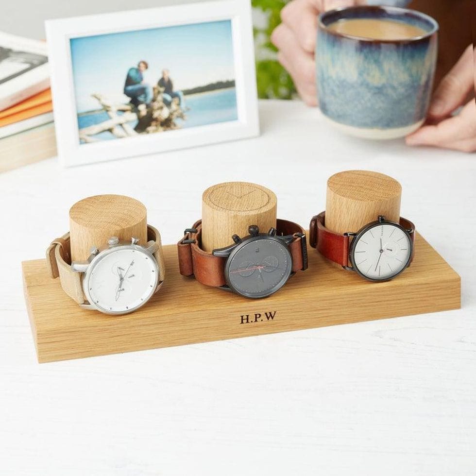 wooden-watch-stand
